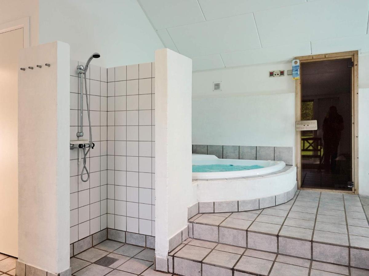 12 Person Holiday Home In Aakirkeby Vester Somarken Extérieur photo